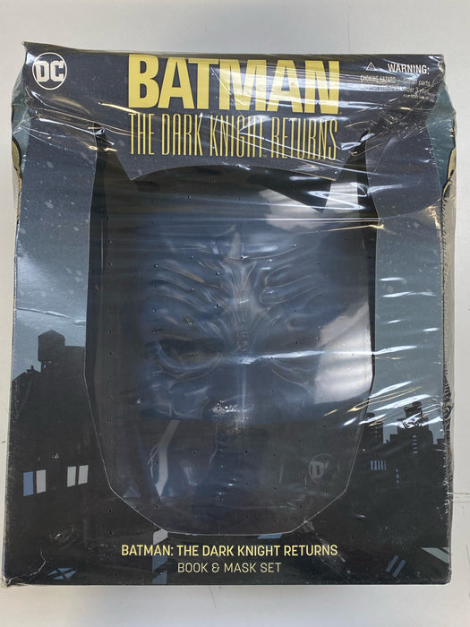 Comic Books, Hardcovers & Trade Paperbacks DC Comics - DC Batman - The Dark Knight Returns - Book and Mask Set *DAMAGED* - Cardboard Memories Inc.