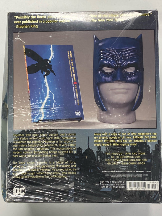 Comic Books, Hardcovers & Trade Paperbacks DC Comics - DC Batman - The Dark Knight Returns - Book and Mask Set *DAMAGED* - Cardboard Memories Inc.