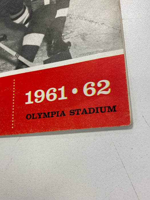 Magazine Olympia Stadium - Redwings Souvenir Magazine - 1961-62 - Vintage Magazine (Cond. FN-) - MG0104 - Cardboard Memories Inc.