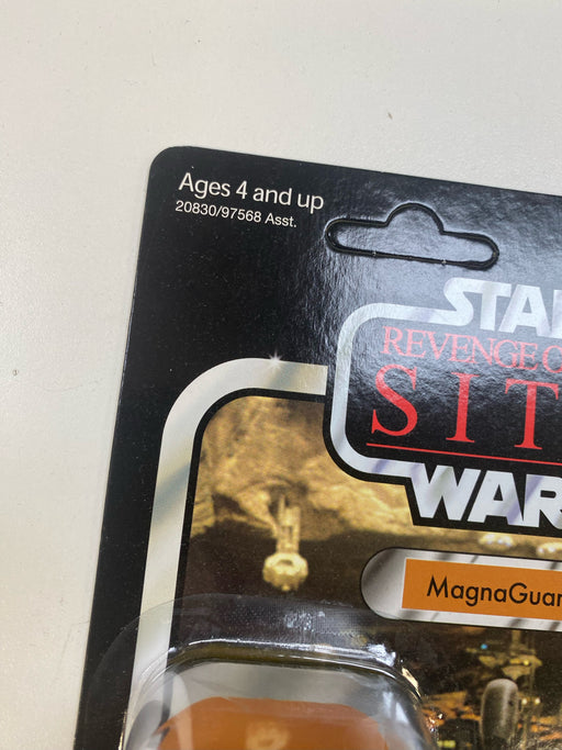 Action Figures and Toys Hasbro - Star Wars - Revenge of The Sith - MagnaGuard - Action Figure *Unpunched* - Cardboard Memories Inc.