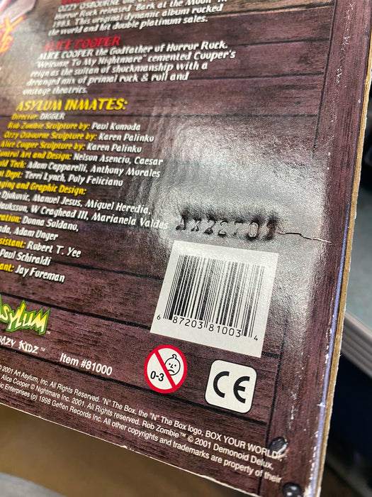 Action Figures and Toys Art Asylum - 2001 - Alice Cooper "N" the Box Welcome to My Nightmare - Action Figure *DAMAGED BOX* - Cardboard Memories Inc.